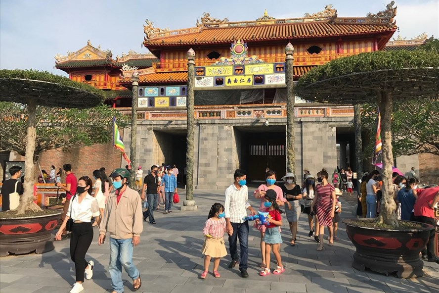 Foreign YouTubers contribute to promoting Vietnamese tourism 0753-5
